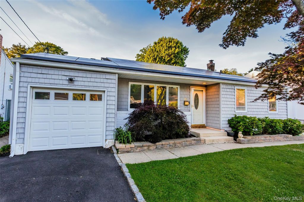 21 Via Continental, Huntington Station, NY 11746