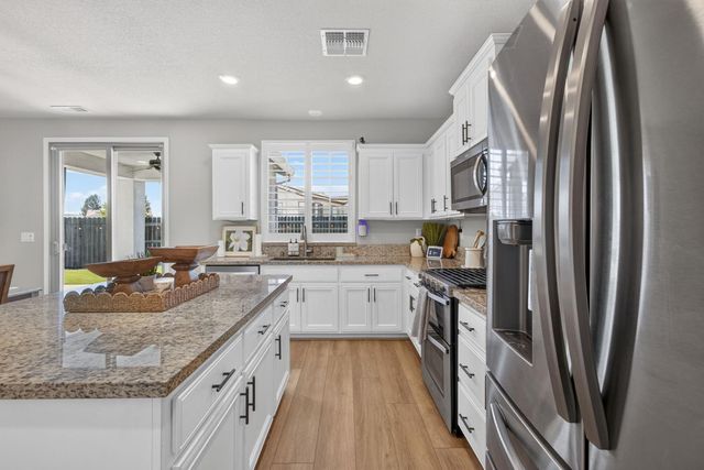 848 Stage Stop Loop, Rocklin, CA 95765