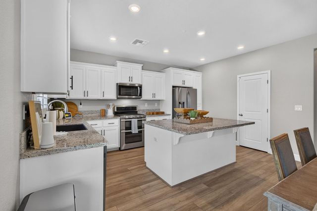 848 Stage Stop Loop, Rocklin, CA 95765
