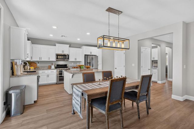 848 Stage Stop Loop, Rocklin, CA 95765