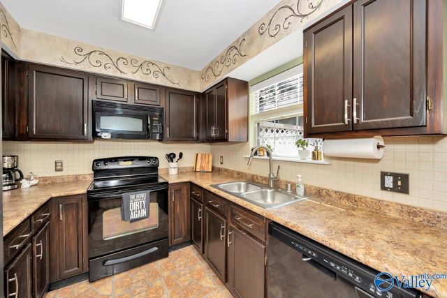 11112 Memorial Pkwy SW J3, Huntsville, AL 35803