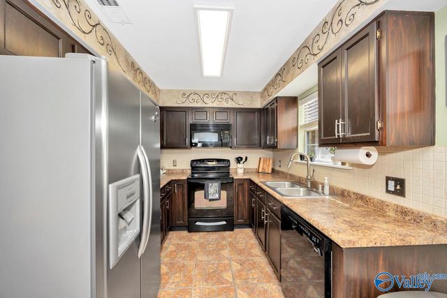 11112 Memorial Pkwy SW J3, Huntsville, AL 35803