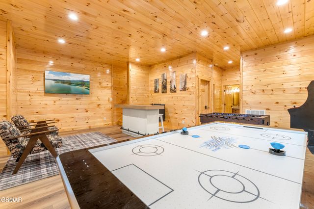 1017 Street Of Dreams Way, Gatlinburg, TN 37738