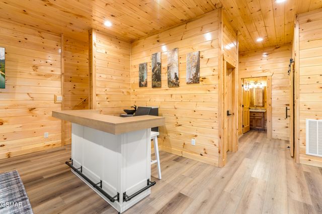 1017 Street Of Dreams Way, Gatlinburg, TN 37738