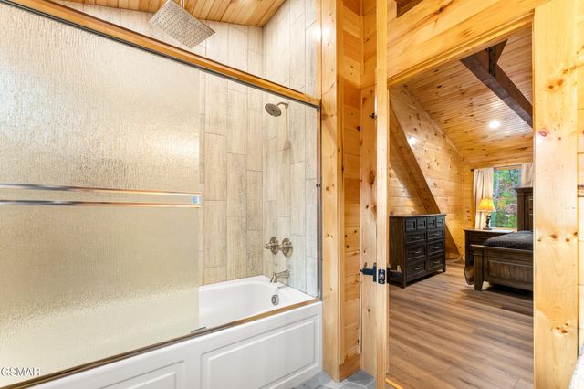 1017 Street Of Dreams Way, Gatlinburg, TN 37738