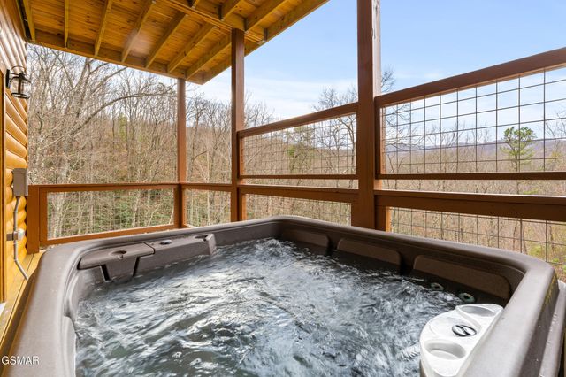 1017 Street Of Dreams Way, Gatlinburg, TN 37738