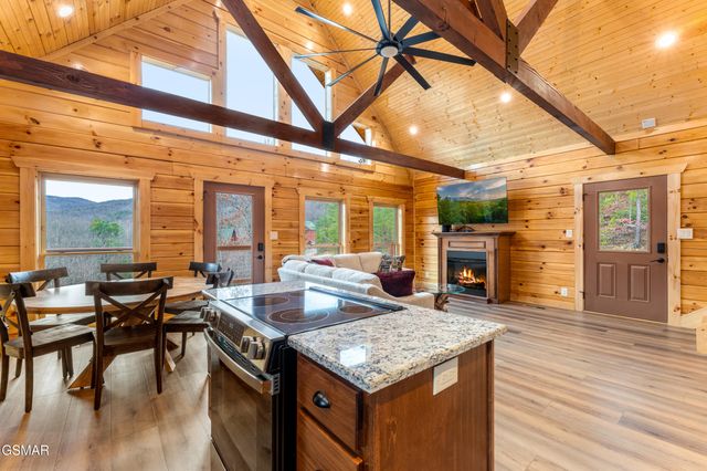 1017 Street Of Dreams Way, Gatlinburg, TN 37738