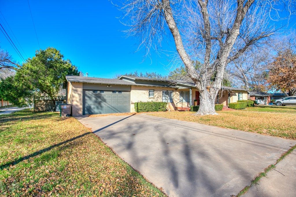 Image 4 of property listing at 2706 Jann Dr, San Angelo, TX 76904