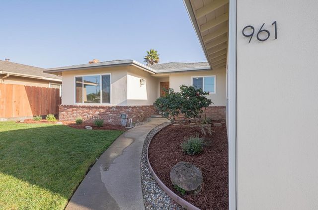 961 Loyola Drive, Salinas, CA 93901