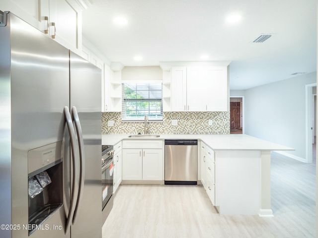 5012 LOFTY PINES Circle E, Jacksonville, FL 32210
