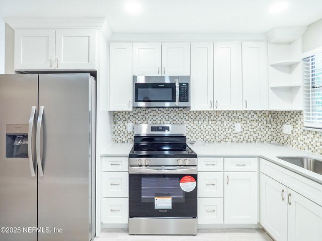 5012 LOFTY PINES Circle E, Jacksonville, FL 32210