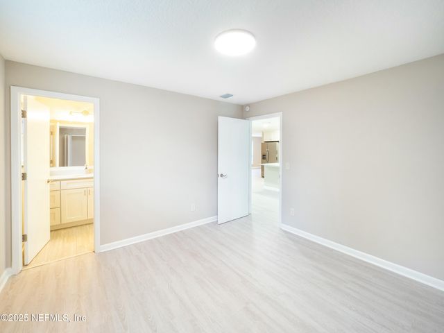 5012 LOFTY PINES Circle E, Jacksonville, FL 32210