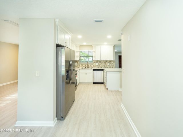 5012 LOFTY PINES Circle E, Jacksonville, FL 32210