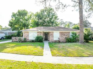 5012 LOFTY PINES Circle E, Jacksonville, FL 32210
