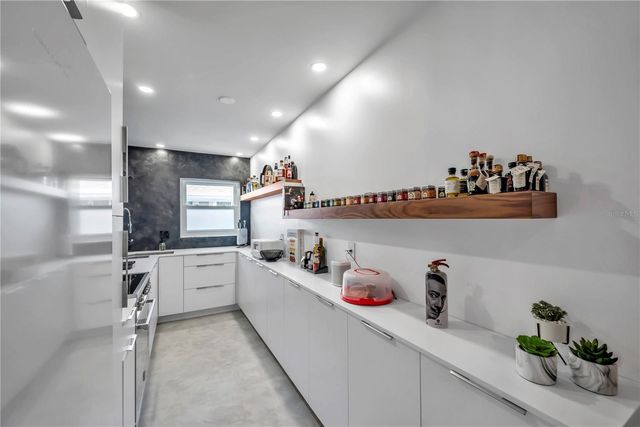 224 6TH AVENUE N 13, St Petersburg, FL 33701