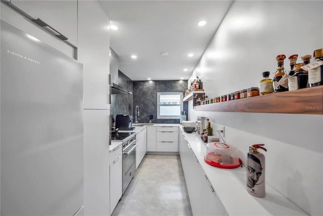 224 6TH AVENUE N 13, St Petersburg, FL 33701