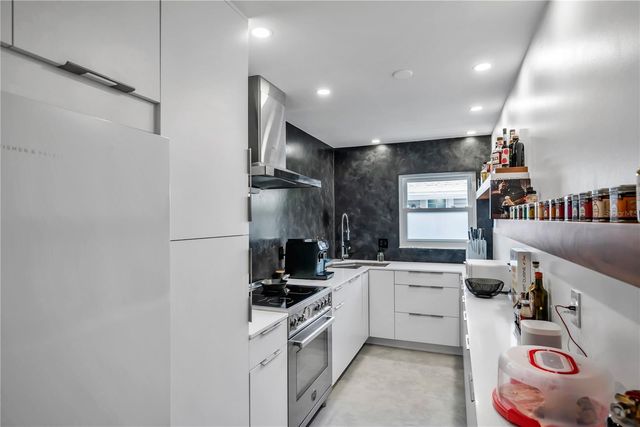 224 6TH AVENUE N 13, St Petersburg, FL 33701