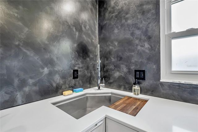 224 6TH AVENUE N 13, St Petersburg, FL 33701