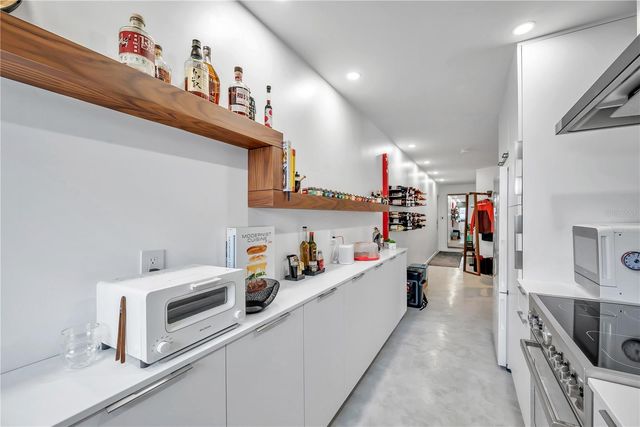 224 6TH AVENUE N 13, St Petersburg, FL 33701