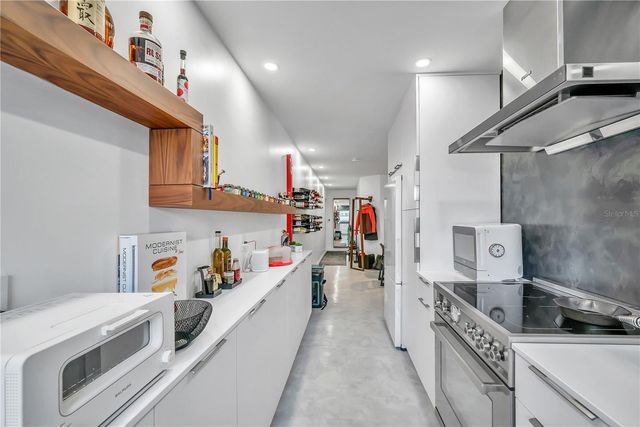 224 6TH AVENUE N 13, St Petersburg, FL 33701