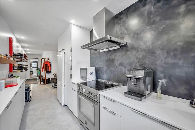 224 6TH AVENUE N 13, St Petersburg, FL 33701