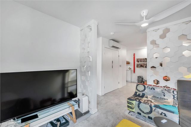 224 6TH AVENUE N 13, St Petersburg, FL 33701