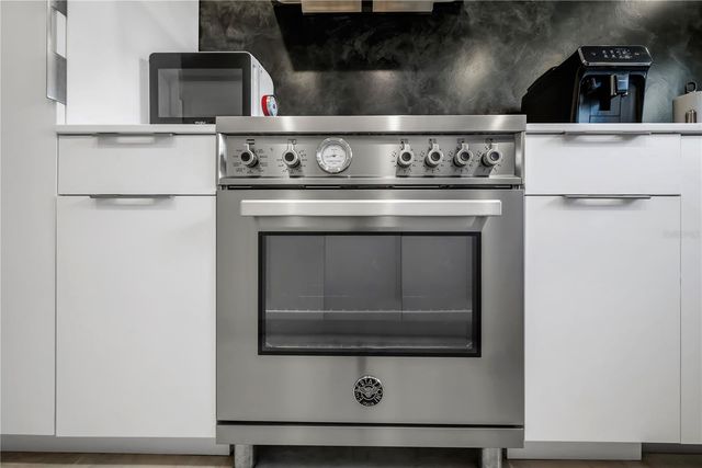 224 6TH AVENUE N 13, St Petersburg, FL 33701