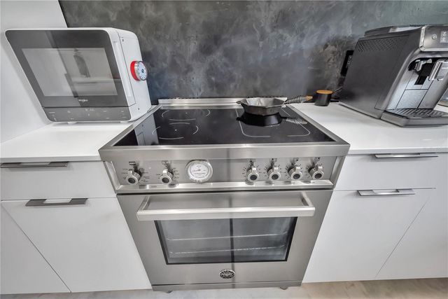 224 6TH AVENUE N 13, St Petersburg, FL 33701