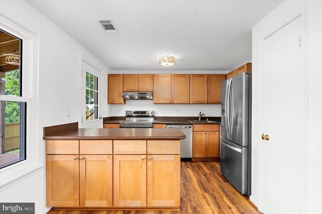6410 LACROSSE LN NE, Glen Burnie, MD 21061