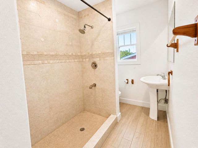 2215 46th Street, Galveston, TX 77551
