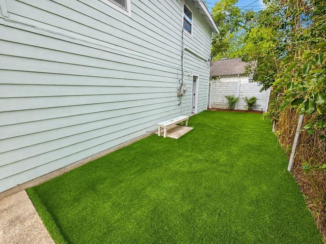2215 46th Street, Galveston, TX 77551