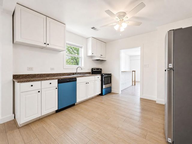 2215 46th Street, Galveston, TX 77551