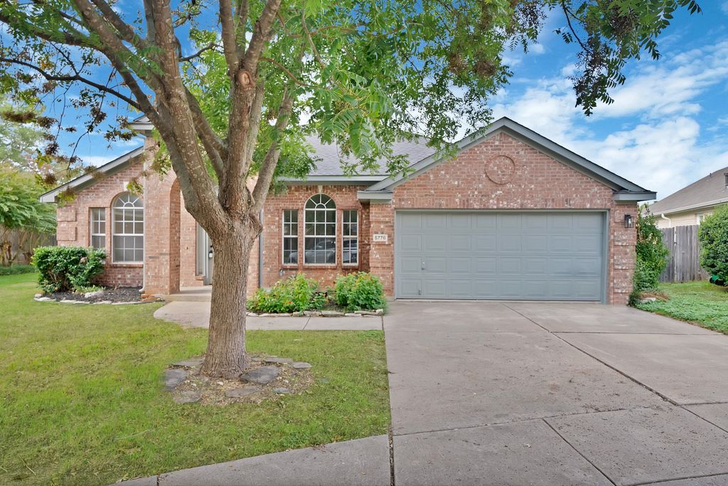 5776 Falcon Ridge Court, Haltom City, TX 76137 — exterior