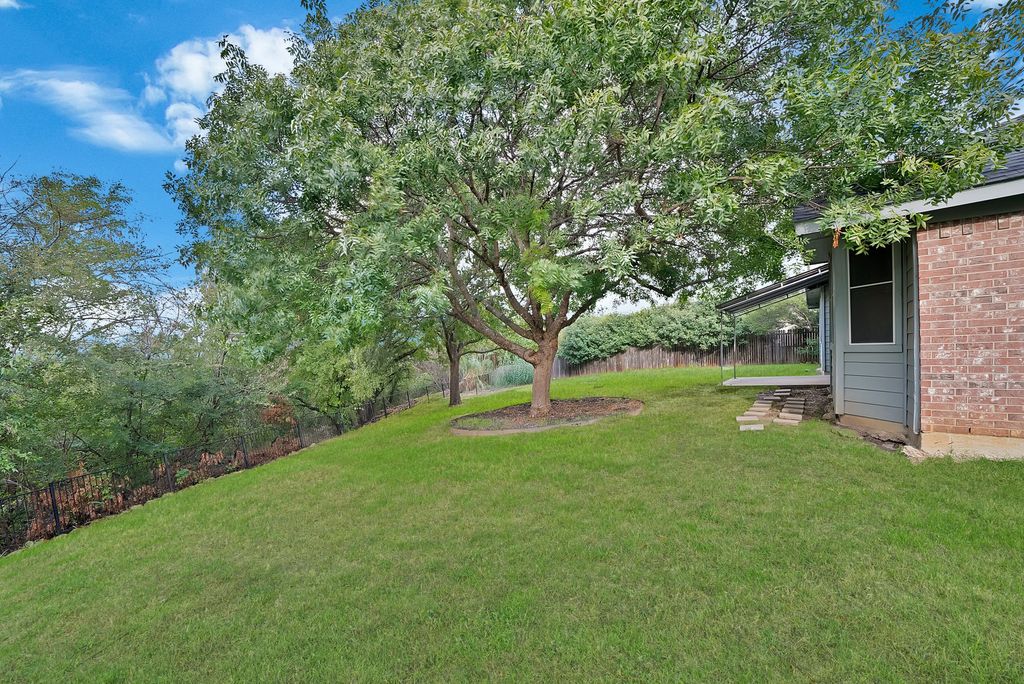 5776 Falcon Ridge Court, Haltom City, TX 76137 — photo 4