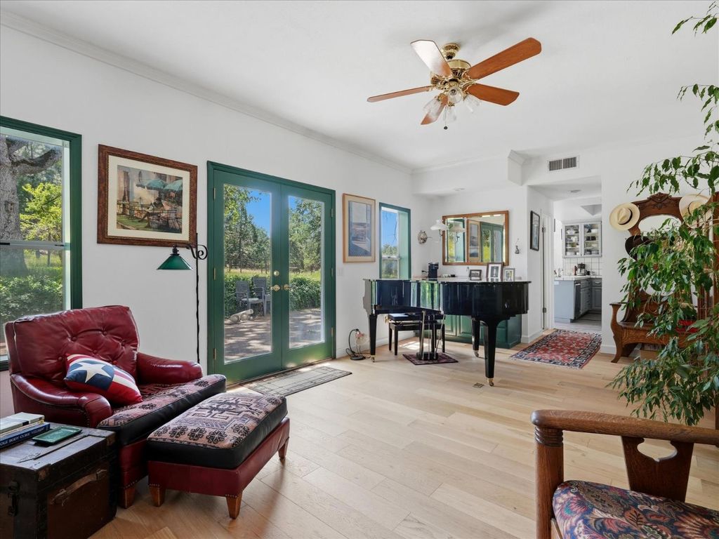 Image 12 of property listing at 50655 Barcus Circle, Coarsegold, CA 93614