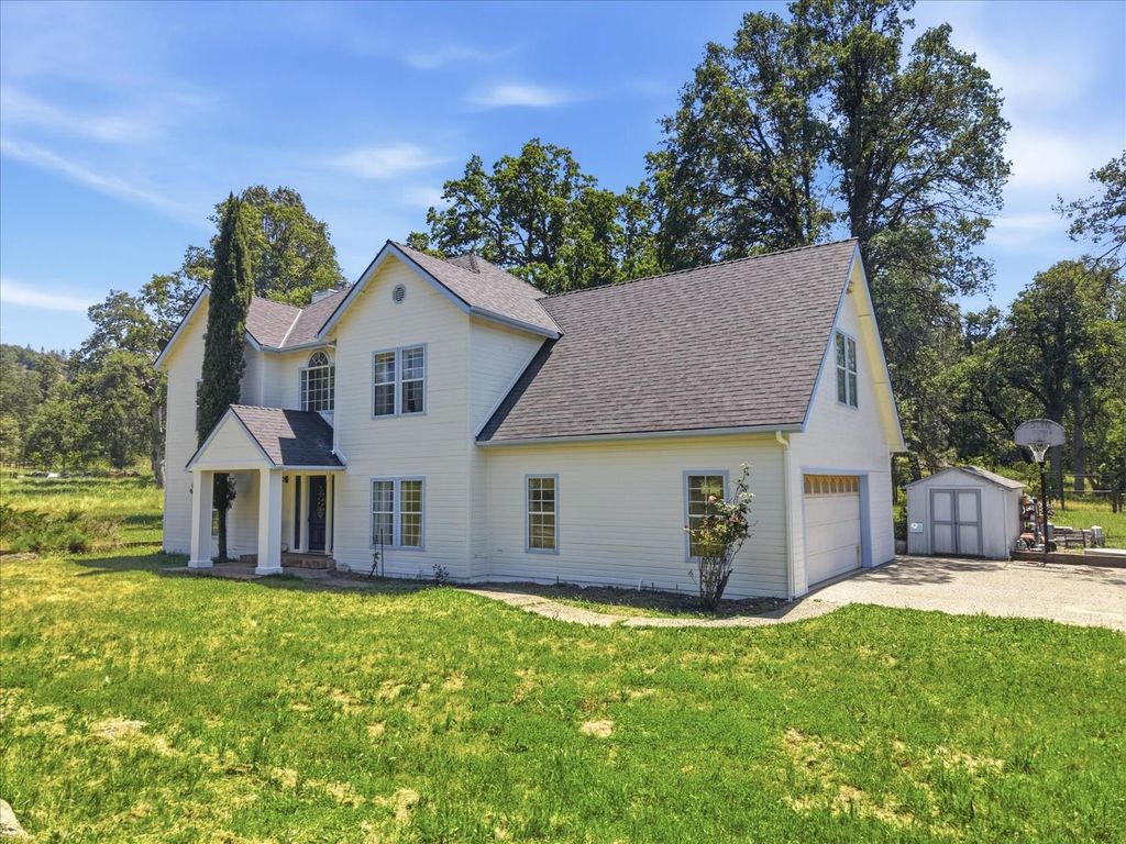 Image 2 of property listing at 50655 Barcus Circle, Coarsegold, CA 93614