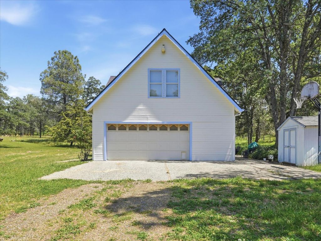 Image 53 of property listing at 50655 Barcus Circle, Coarsegold, CA 93614