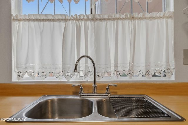 2611 W Vereda De La Manana, Tucson, AZ 85746