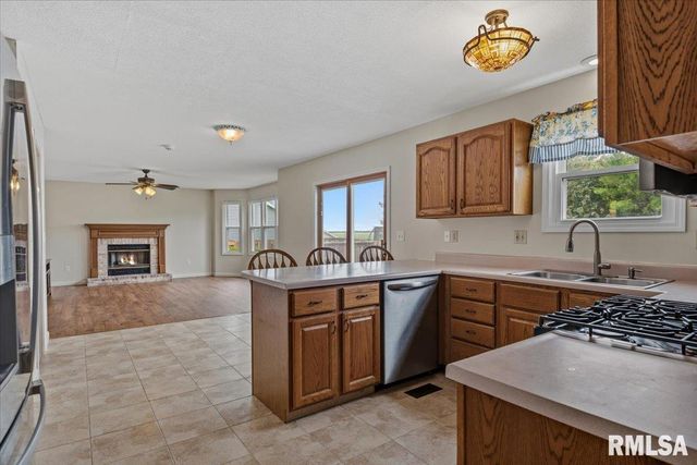 405 EAGLE RIDGE Drive, Chatham, IL 62629