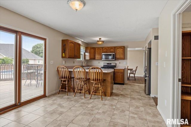 405 EAGLE RIDGE Drive, Chatham, IL 62629
