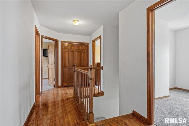 405 EAGLE RIDGE Drive, Chatham, IL 62629