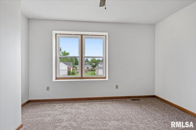 405 EAGLE RIDGE Drive, Chatham, IL 62629