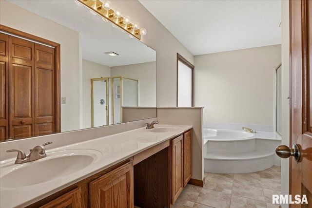 405 EAGLE RIDGE Drive, Chatham, IL 62629