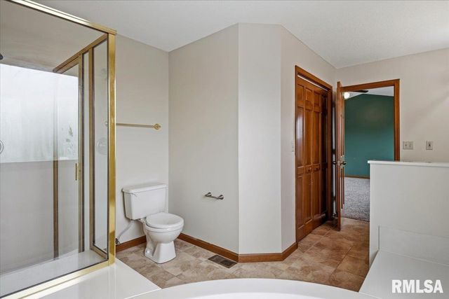 405 EAGLE RIDGE Drive, Chatham, IL 62629