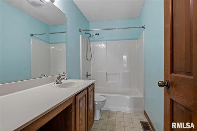 405 EAGLE RIDGE Drive, Chatham, IL 62629