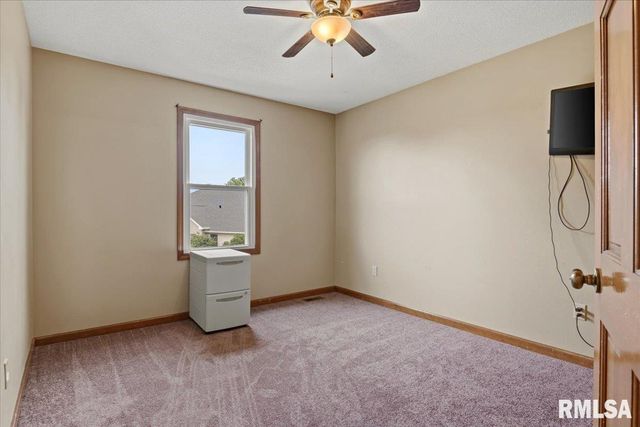 405 EAGLE RIDGE Drive, Chatham, IL 62629