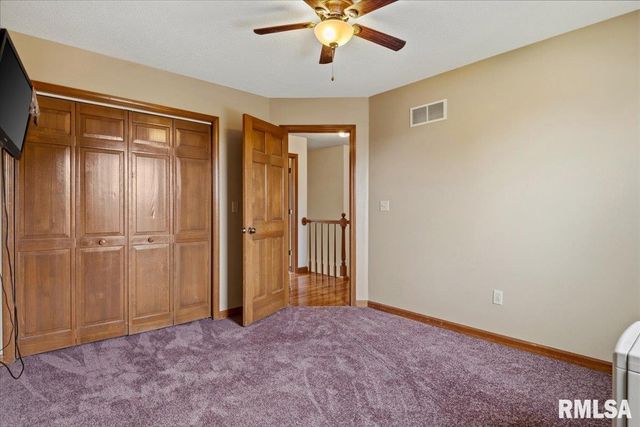 405 EAGLE RIDGE Drive, Chatham, IL 62629