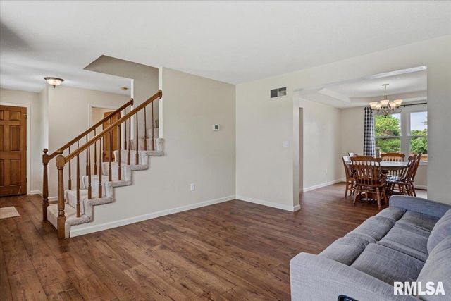 405 EAGLE RIDGE Drive, Chatham, IL 62629