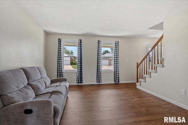 405 EAGLE RIDGE Drive, Chatham, IL 62629
