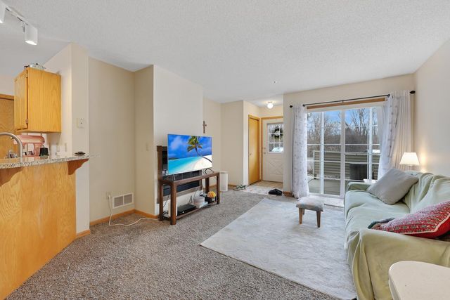 2270 Ranchview Lane N 39, Plymouth, MN 55447